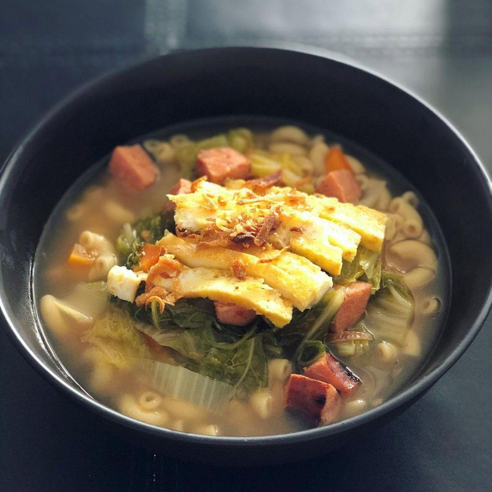 hongkong style macaroni soup (instagram.com/jjeshi)