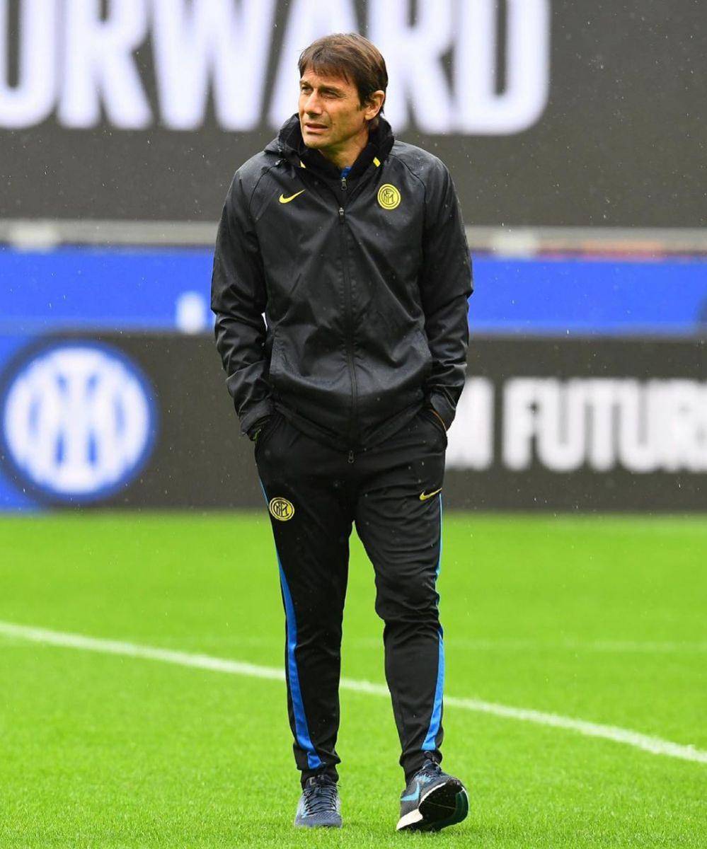 Antonio Conte mengamati latihan pemain Inter Milan. (instagram.com/ antonioconte)