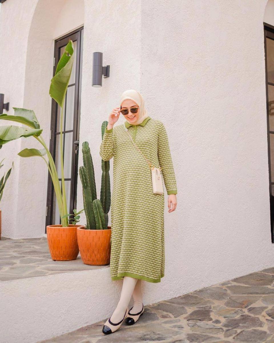 Outfit Midi Dress ala Mega Iskanti. (instagram.com/megaiskanti/)