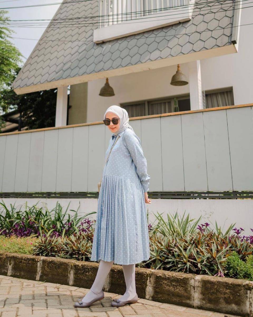 Outfit Midi Dress ala Mega Iskanti. (instagram.com/megaiskanti/)