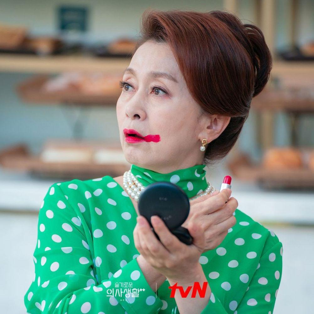 Moon Hye Kyung di Hospital Playlist 2 (instagram.com/tvn_drama)