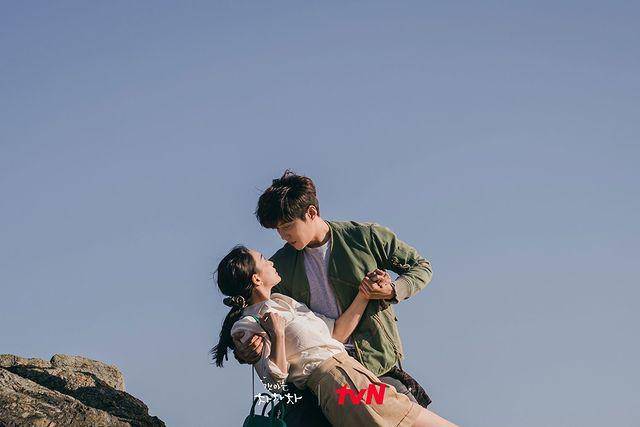 Kim Seon Ho dan Kang Min Ah di Hometown Cha Cha Cha (instagram.com/tvn_drama)