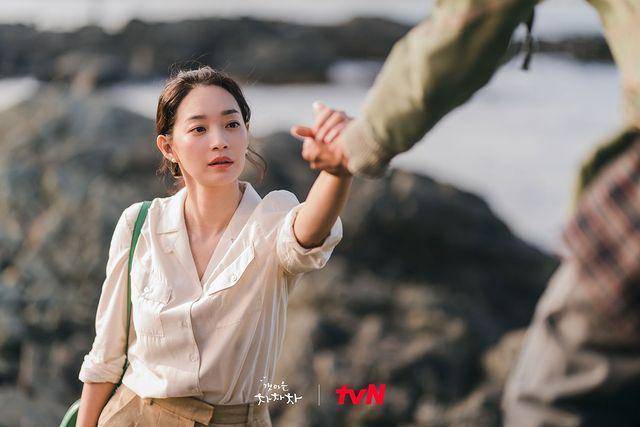 Kim Seon Ho dan Kang Min Ah di Hometown Cha Cha Cha (instagram.com/tvn_drama)