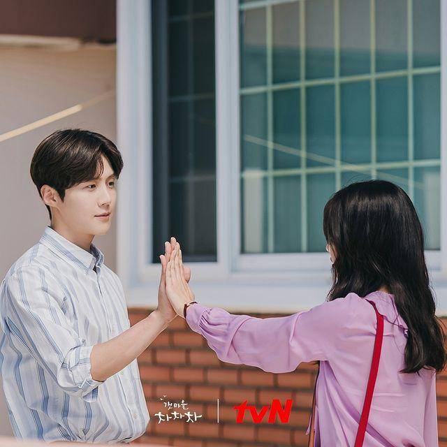 Kim Seon Ho dan Kang Min Ah di Hometown Cha Cha Cha (instagram.com/tvn_drama)