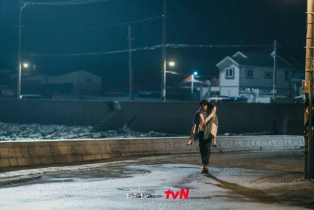 Kim Seon Ho dan Kang Min Ah di Hometown Cha Cha Cha (instagram.com/tvn_drama)