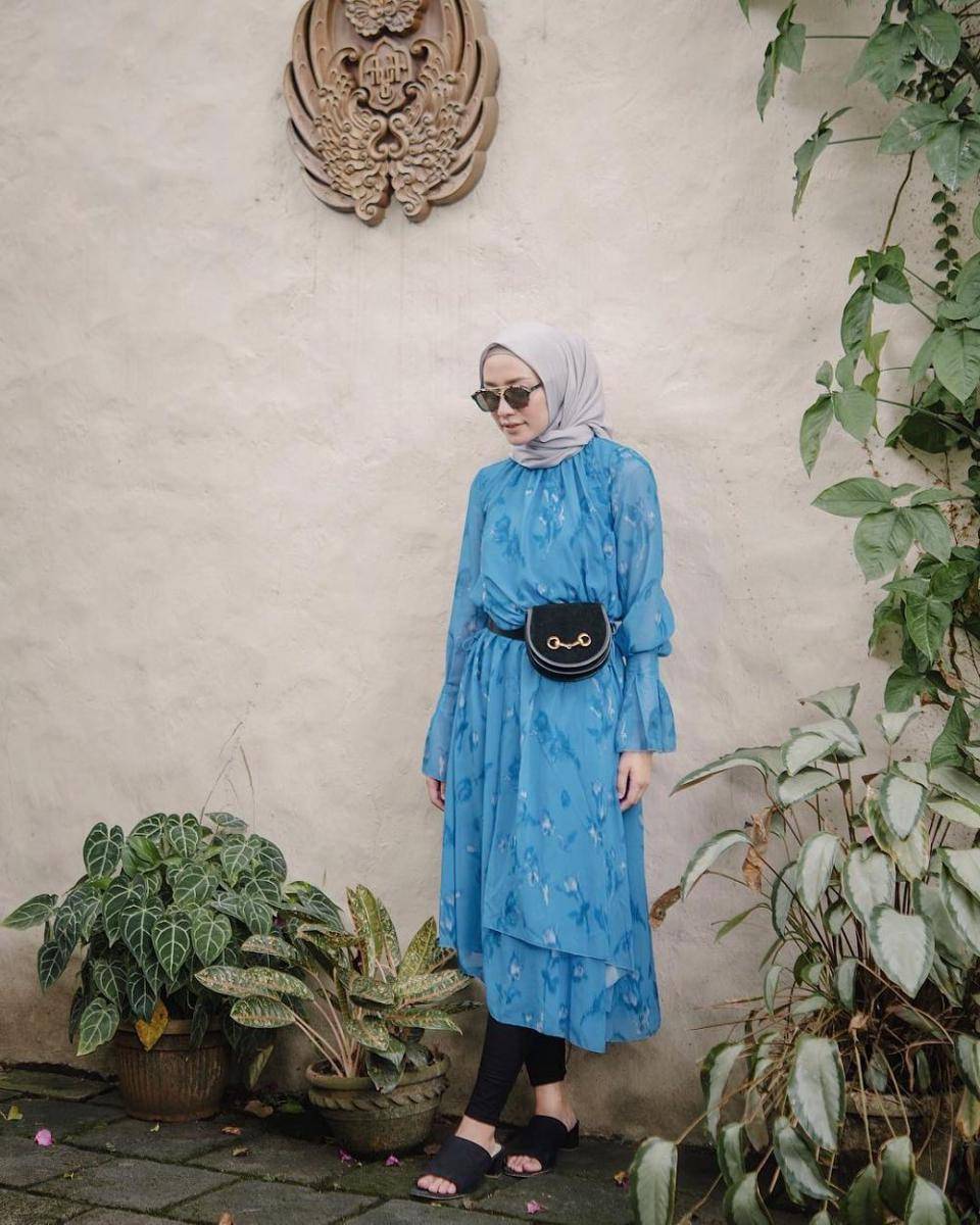 Outfit Midi Dress ala Mega Iskanti. (instagram.com/megaiskanti/)
