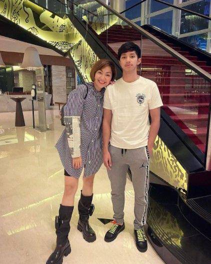 Arie Nugroho dan ibu (instagram.com/ariee7)