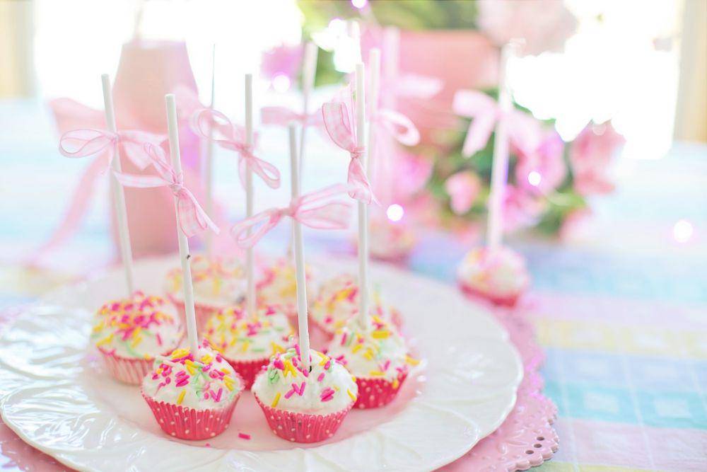 ilustrasi cupcake pop (pixabay.com/Jill Wellington)
