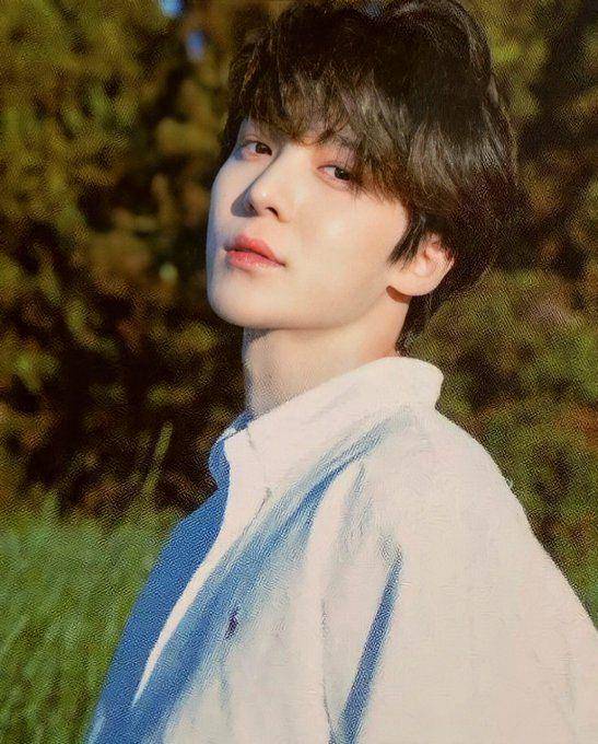 pemotretan majalah Yunho ATEEZ (twitter.com/YUNH0DAILY)