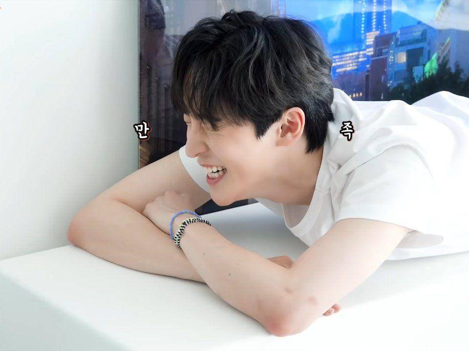 pemotretan Yunho ATEEZ (twitter.com/YUNH0DAILY)