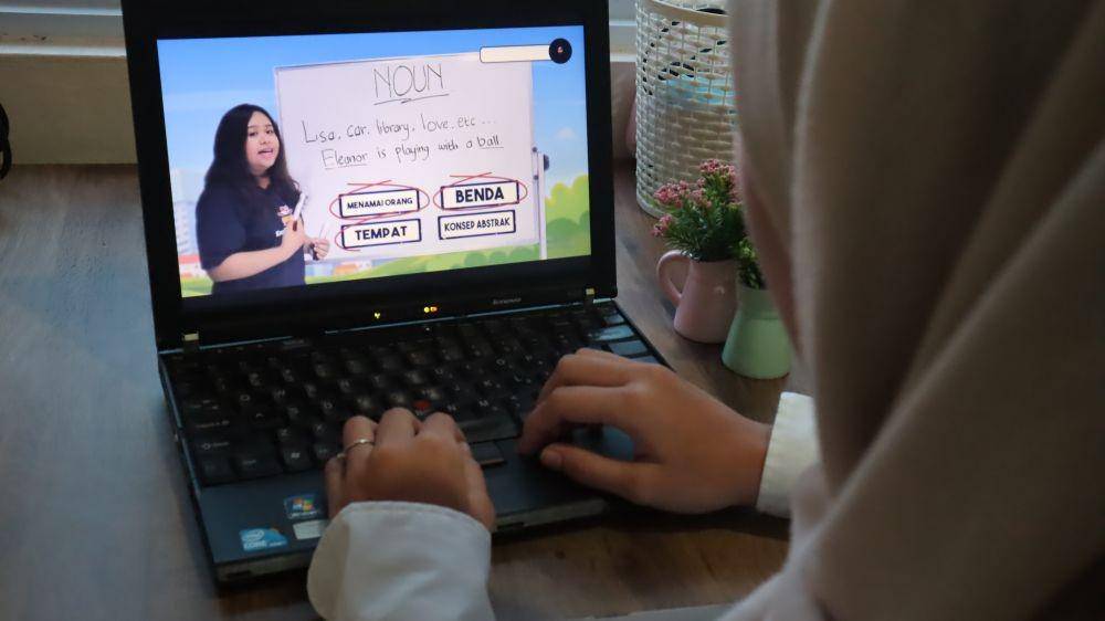 Belajar Bahasa Inggris sambil rebahan (dok. Englishnesia)