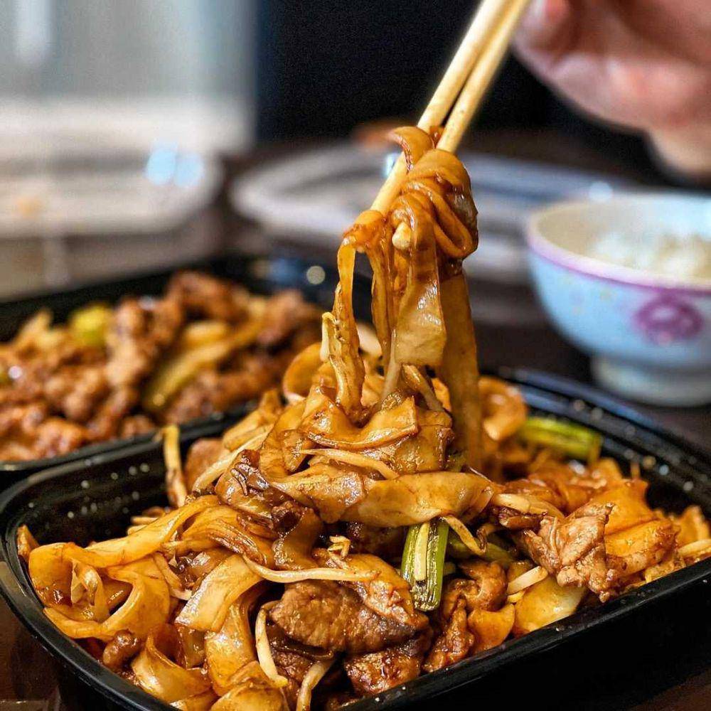 beef chow fun (instagram.com/yegcravings)