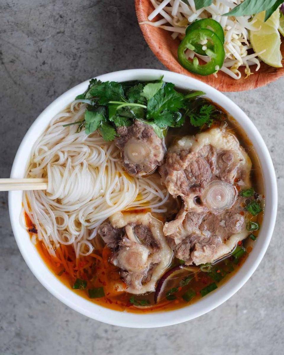 beef phow (instagram.com/phonatictx)