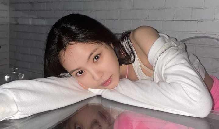 Naeun Apink (instagram.com/marcellasne_)