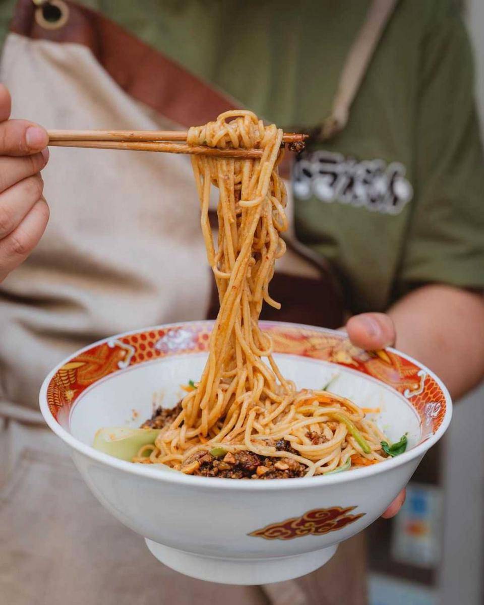 dan dan noodle (instagram.com/biangbiangbar)