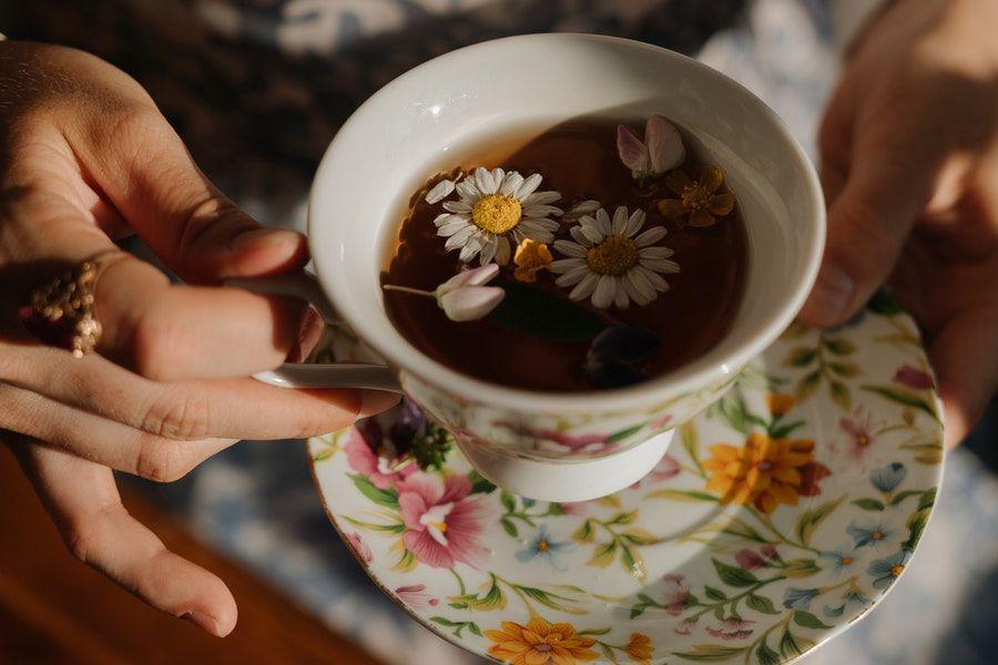Ilustrasi teh chamomile (Pexels.com/cottonbro)