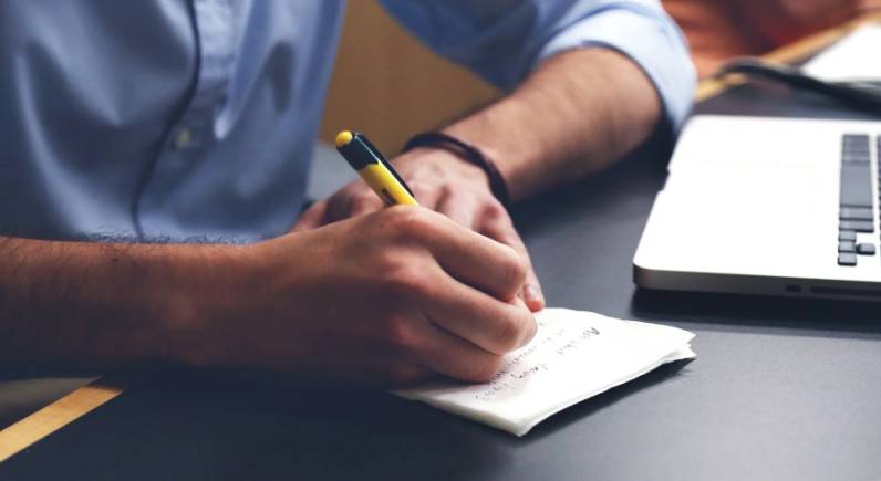 Ilustrasi menulis (pexels.com/Startup Stock Photo)