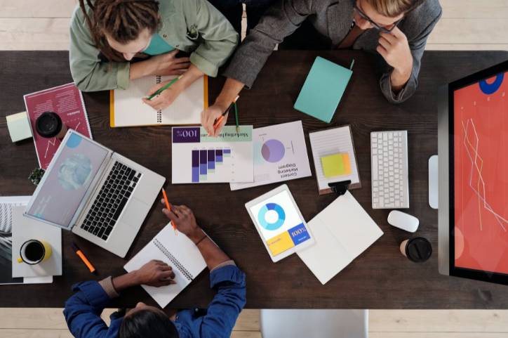 Ilustrasi rapat kerja. (pexels.com/Mikael Blomkvist)