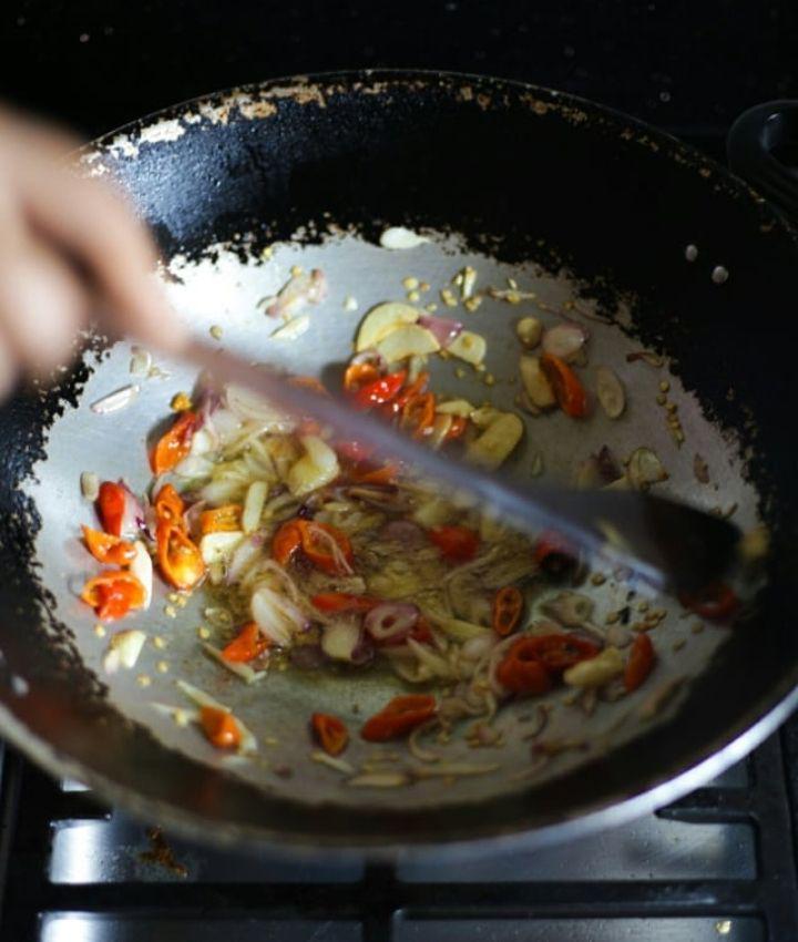Ilustrasi menumis bumbu masakan (Instagram.com/harysubastian)