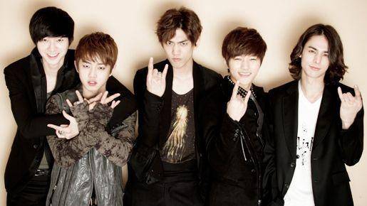 Eye Candy dalam drama Shut Up: Flower Boy Band (dok. tvN)
