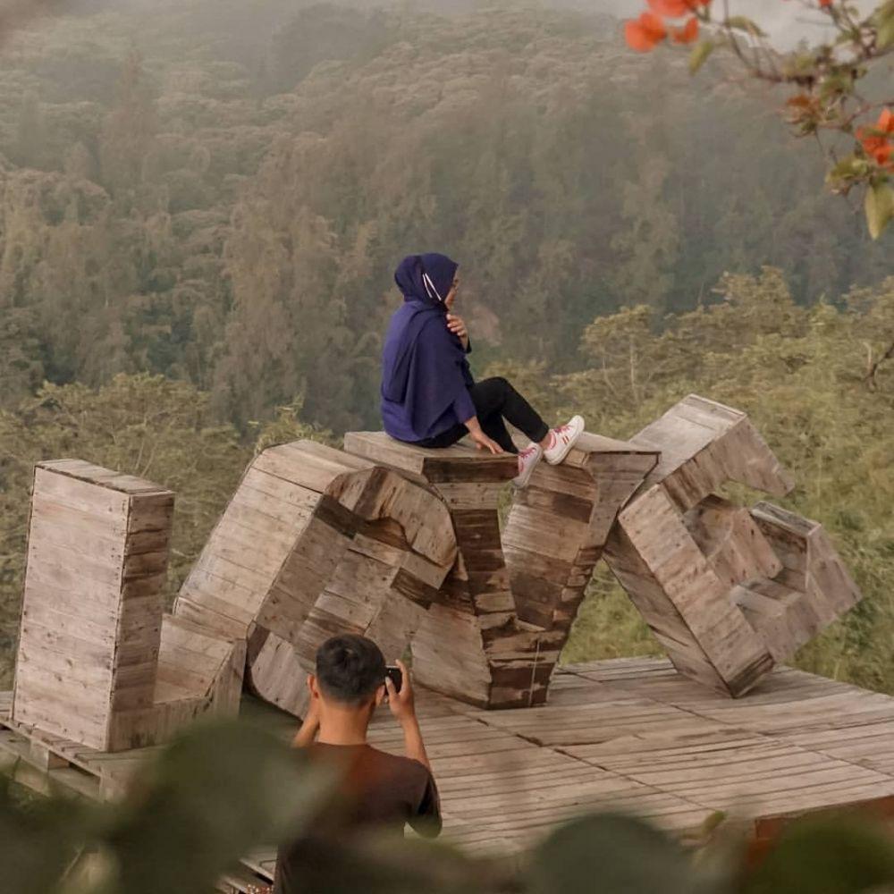 5 Rekomendasi Wisata Alam Berlatar Pegunungan di Pacet Mojokerto
