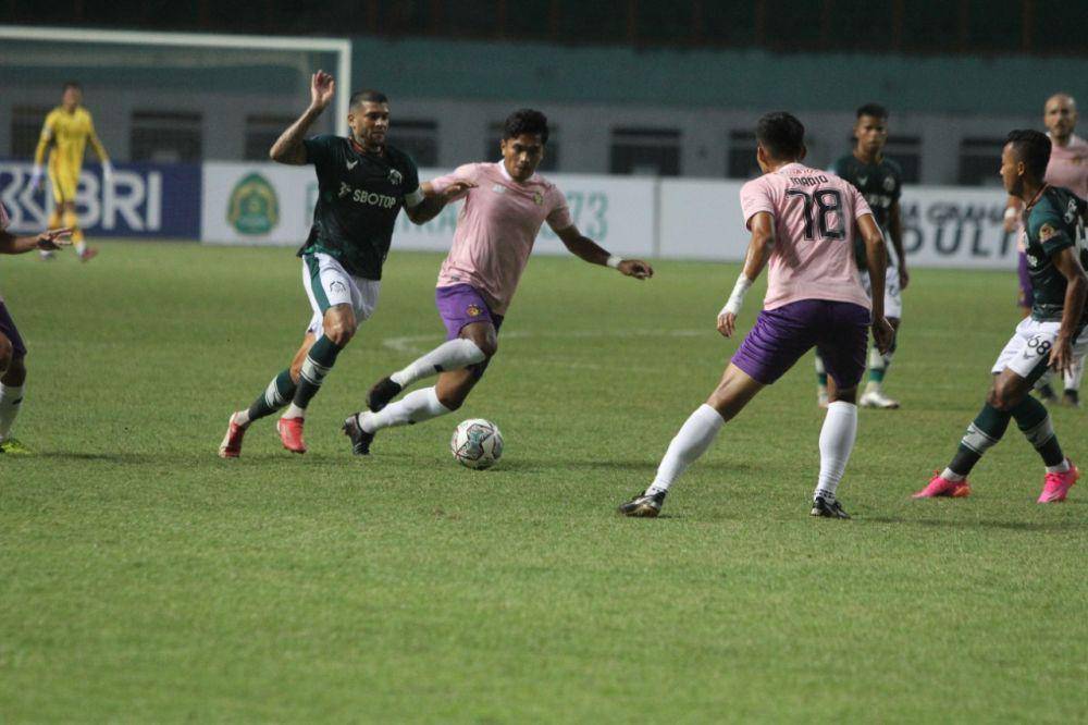 Pemain Persik Kediri saat melawan Persikabo 1973. IDN Times/ istimewa