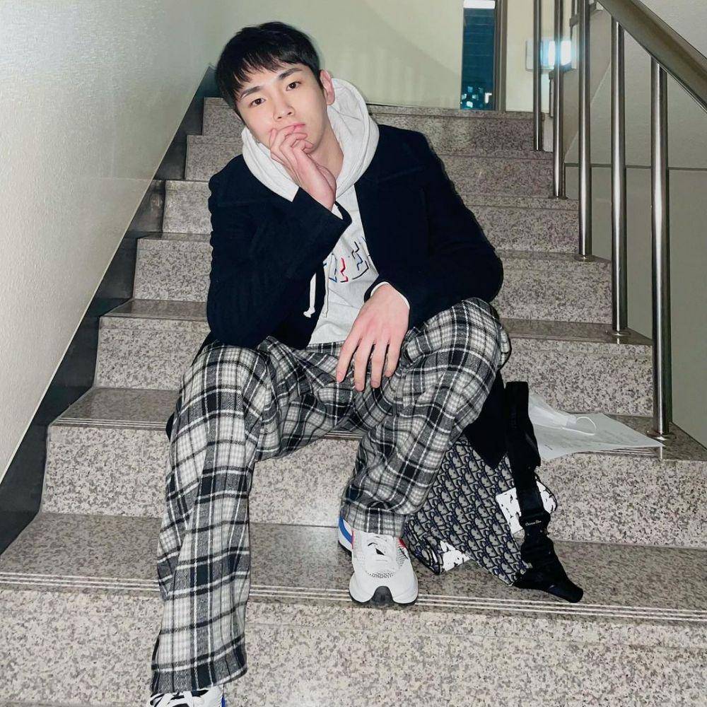 Outfit Key Shinee (instagram.com/bumkeyk)