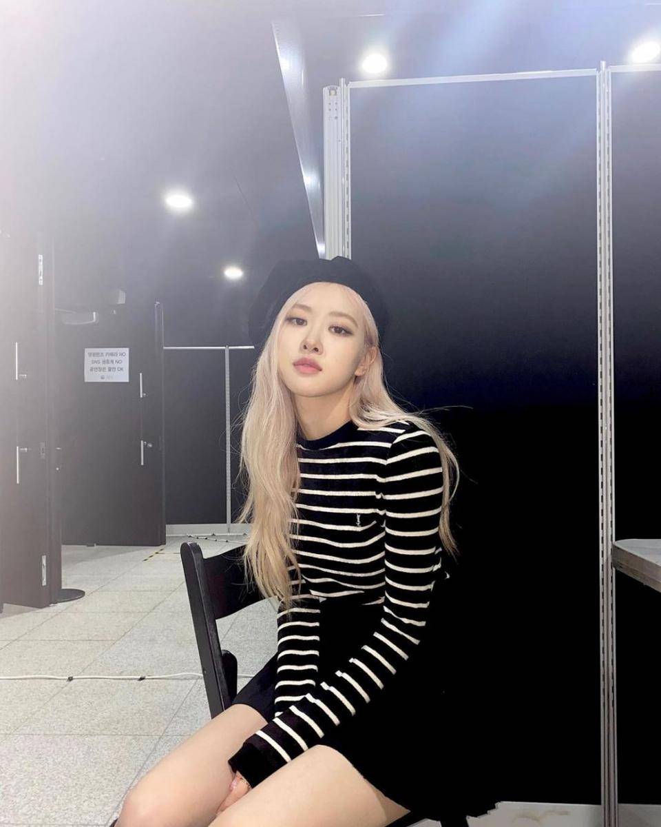 rose blackpink (instagram.com/roses_are_rosie)