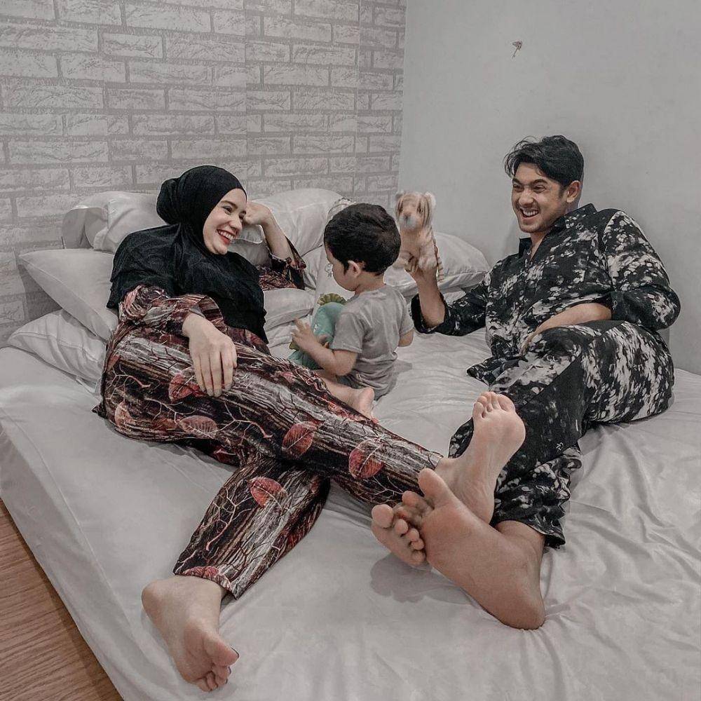 Arya Saloka dan keluarga asli (instagram.com/arya.saloka)