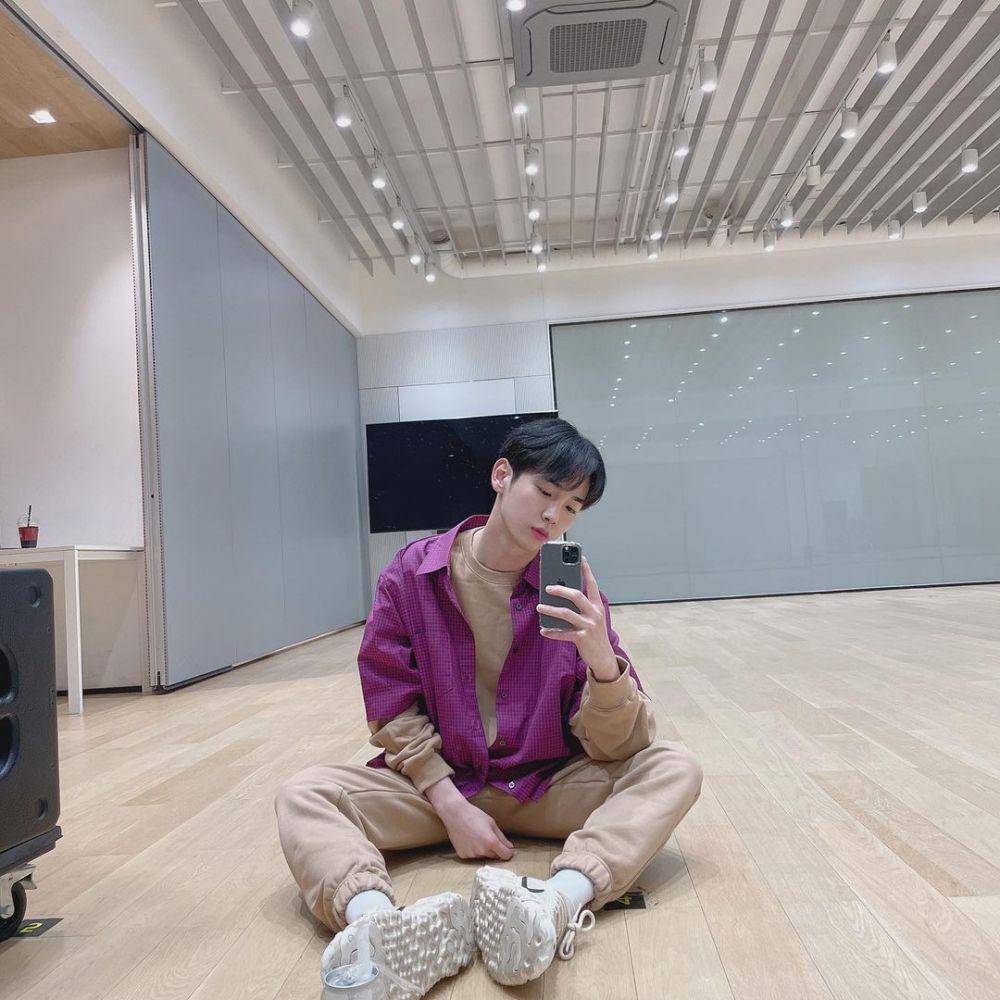 Outfit Key Shinee (instagram.com/bumkeyk)