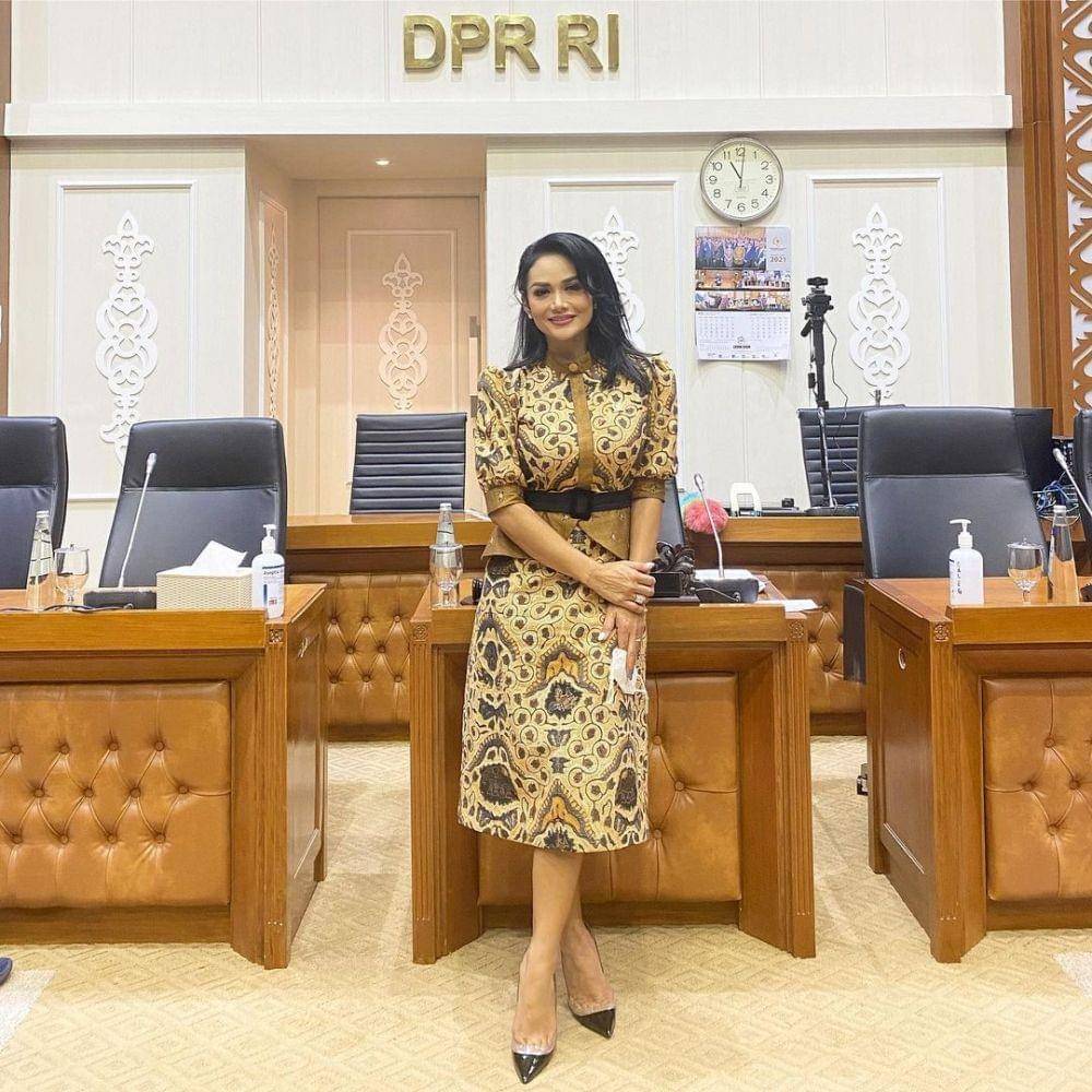Krisdayanti (instagram.com/krisdayantilemos)