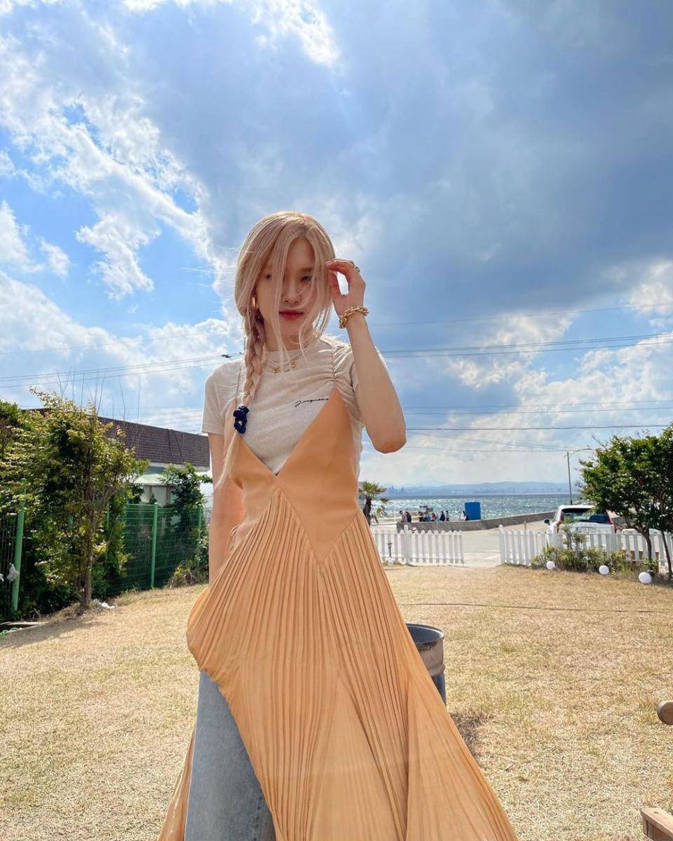 rose blackpink (instagram.com/roses_are_rosie)