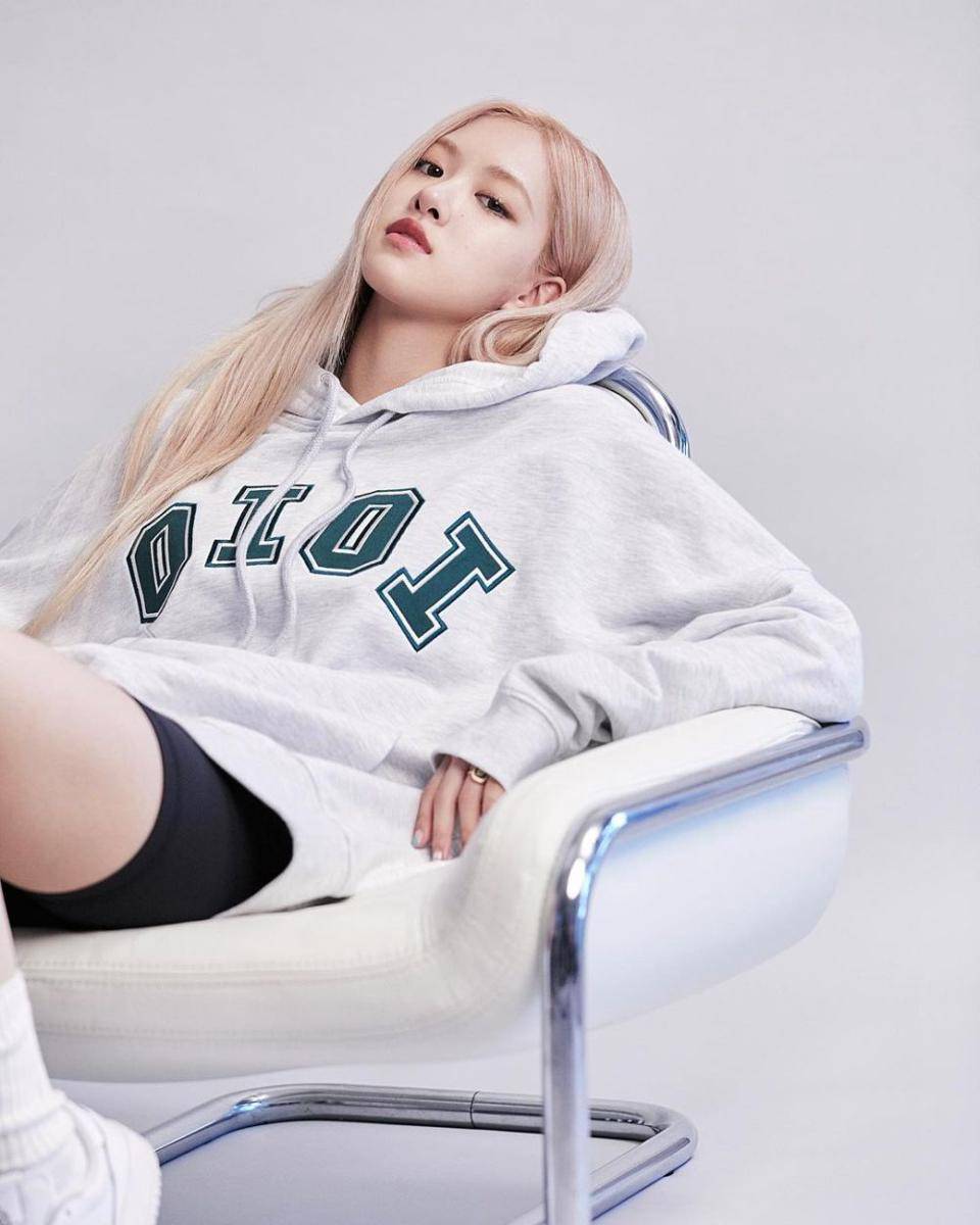 rose blackpink (instagram.com/roses_are_rosie)