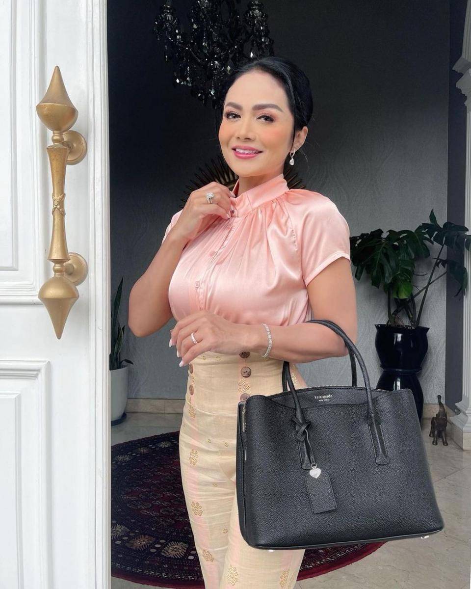 Krisdayanti (instagram.com/krisdayantilemos)
