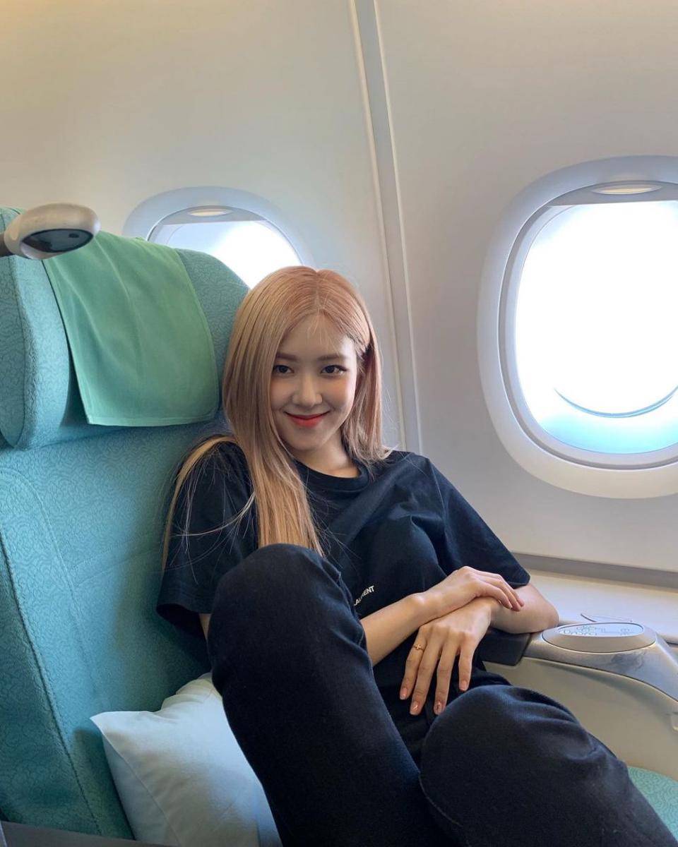 rose blackpink (instagram.com/roses_are_rosie)