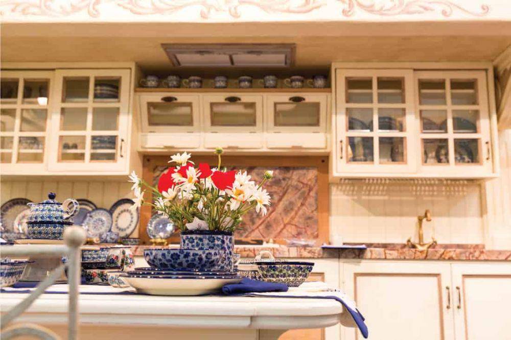 ilustrasi dapur bergaya country (homedecorbliss.com)