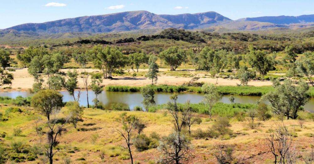 potret Sungai Finke di Australia (ausemade.com.au)