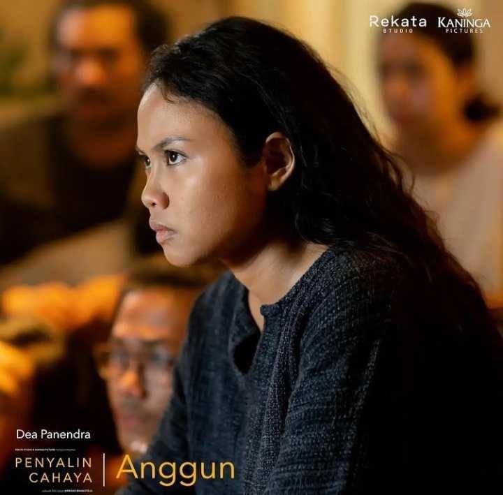 Dea Panendra (instagram.com/penyalincahaya)