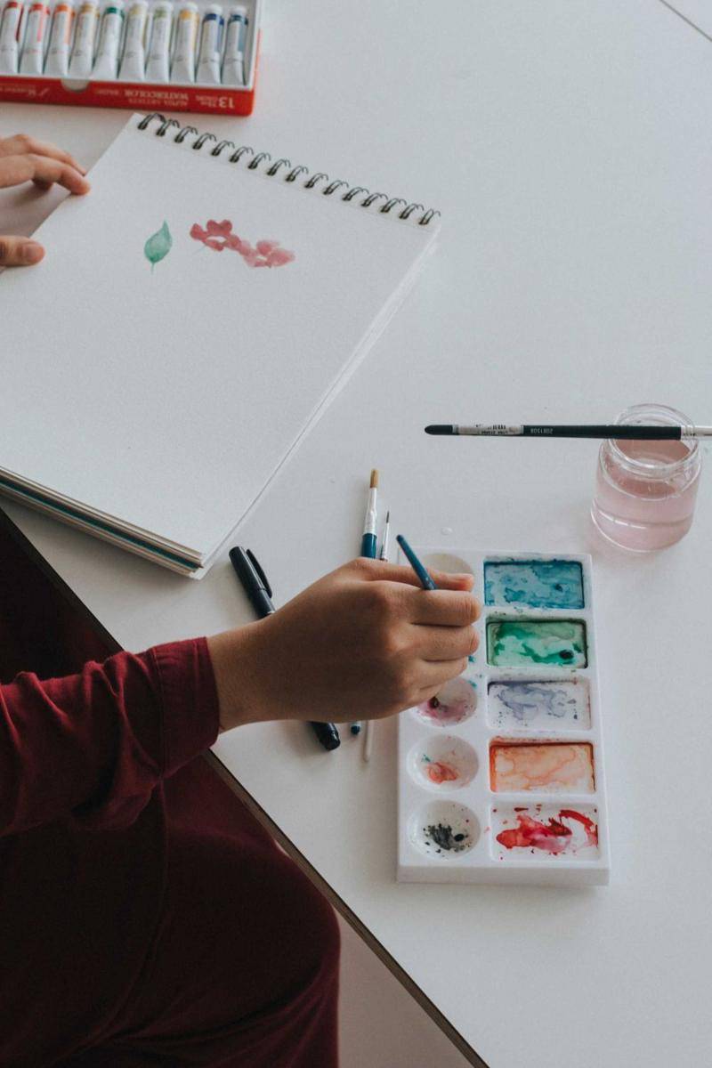 ilustrasi melukis (unsplash.com/rifqialiridho)