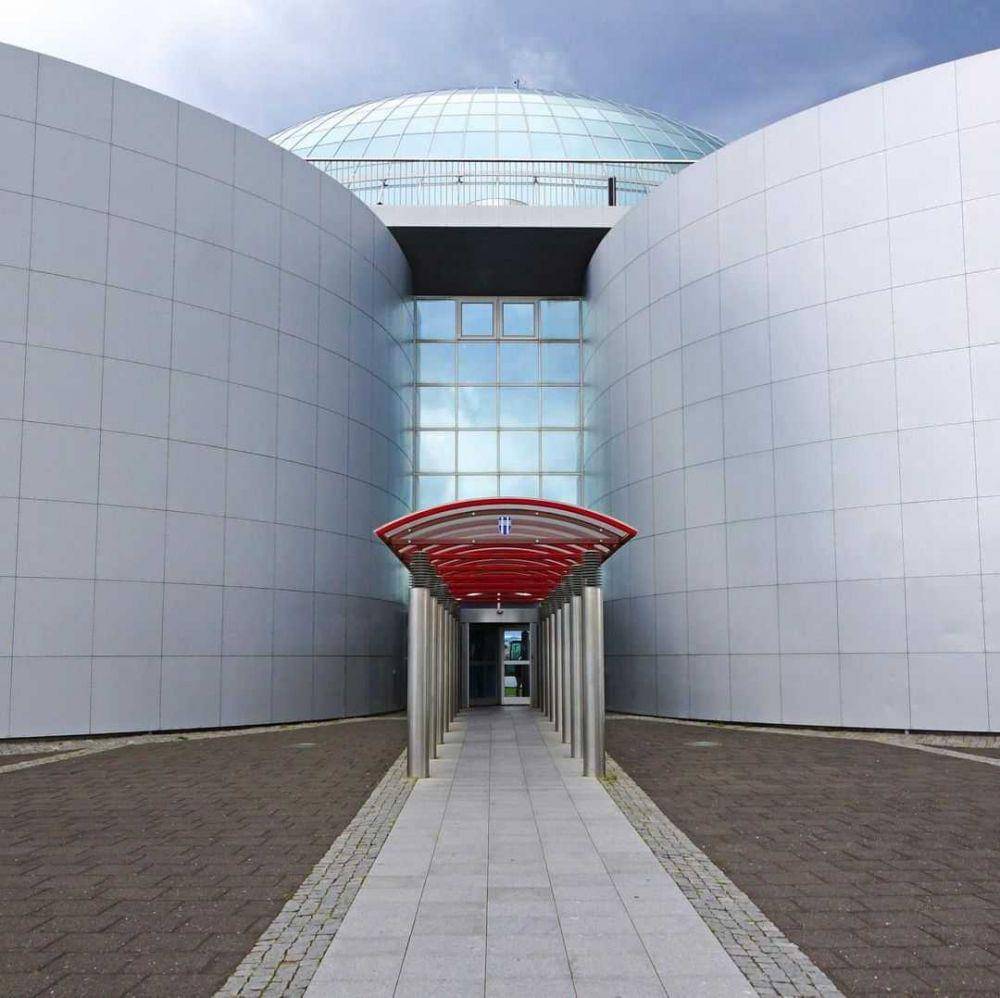 pintu masuk Museum Perlan (instagram.com/carlitosevilchis)