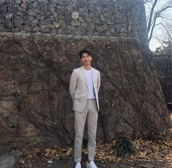 Wi Ha Joon (instagram.com/wi__wi__wi)