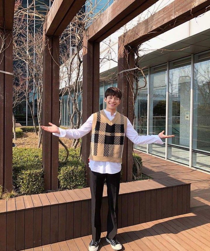 Wi Ha Joon (instagram.com/wi__wi__wi)