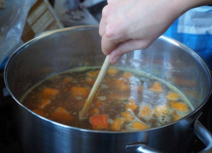 Ilustrasi memasak sayur betik (Pixabay.com/Hans)