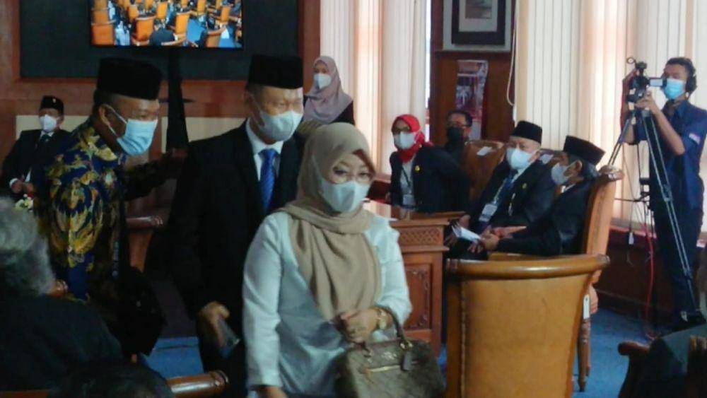 Cawabup nomor urut 2, Panhis Yody Wirawan saat meninggalkan lokasi. IDN Times/ Bramanta Pamungkas