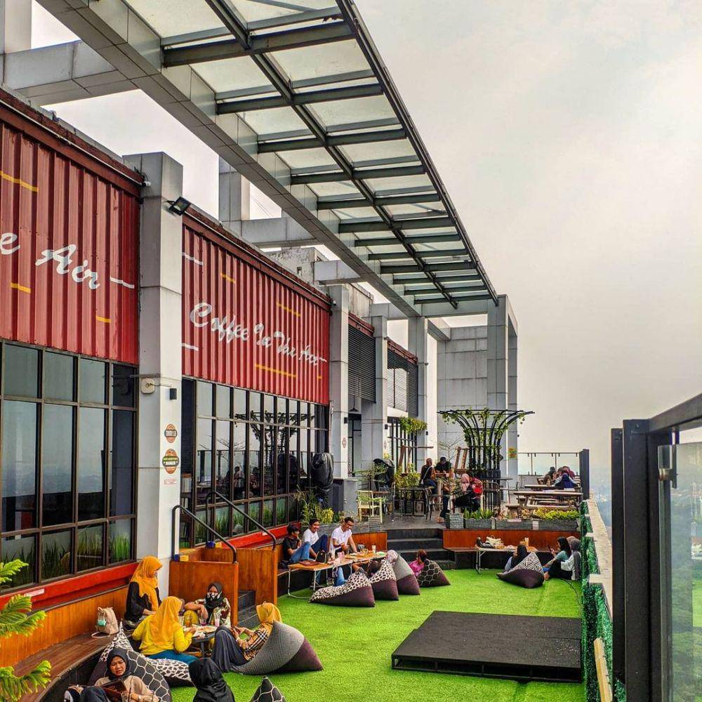 Rooftop Tamelo Cafe (instagram.com/reinard.k)