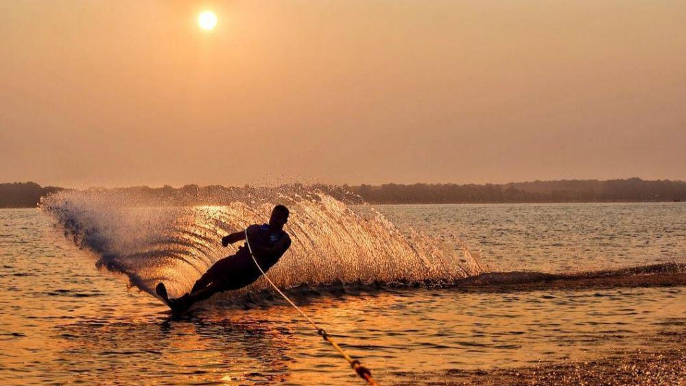 Lake Wawasee (instagram.com/jusweiner)