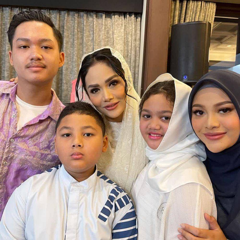 momen tasyakuran 4 bulanan Aurel (instagram.com/krisdayantilemos)