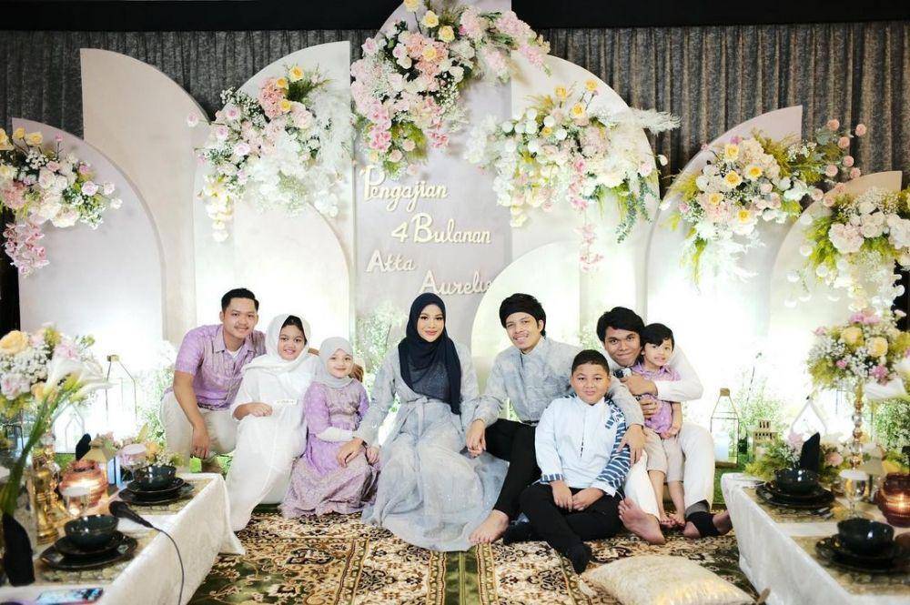 momen tasyakuran 4 bulanan Aurel (instagram.com/ashanty_ash)