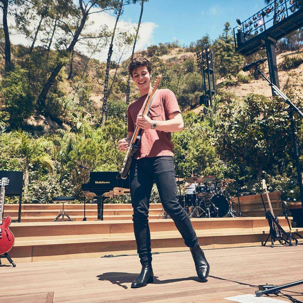 Shawn Mendes (instagram.com/shawnmendes)