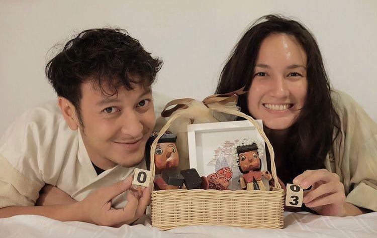 Akan Jadi Ayah, 10 Potret Baby Face Dimas Anggara